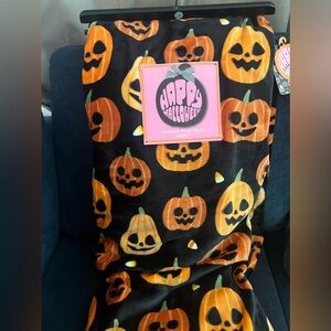 Large Pumpkin‎ Halloween Throw